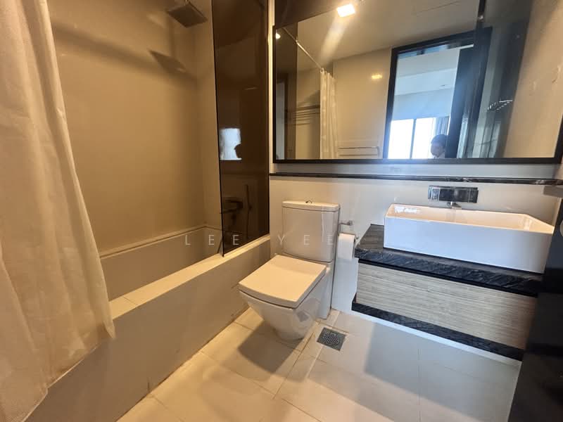 Marina Bay Residences, 18 Marina Boulevard, 2 Bedrooms, 1,066 sqft, Condominium For Rent, by Lee Yeen, 500112166 - Bathroom - PropertyGuru.com.sg