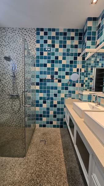 The Summit, 457 Upper East Coast Road, 3 Bedrooms, 1,668 sqft, Condominium For Rent, by Tedric Poh, 500112167 - Master bathroom - PropertyGuru.com.sg