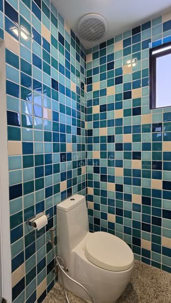 The Summit, 457 Upper East Coast Road, 3 Bedrooms, 1,668 sqft, Condominium For Rent, by Tedric Poh, 500112167 - Master toilet - PropertyGuru.com.sg