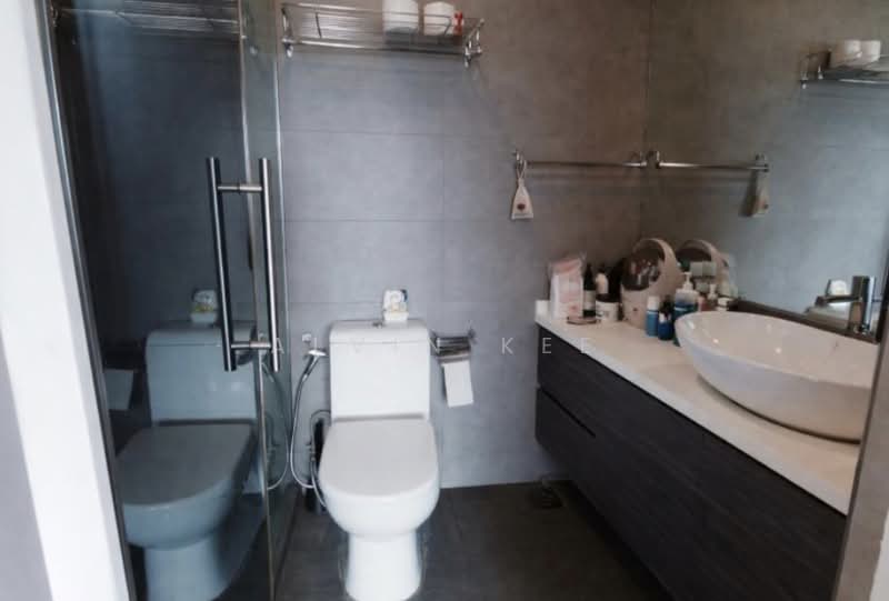 143 Lorong 2 Toa Payoh, 143 Lorong 2 Toa Payoh, 3 Bedrooms, 1,184 sqft, HDB Flat For Sale, by Alvin Kee, 500112170 - Bathroom - PropertyGuru.com.sg