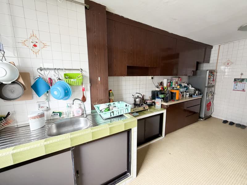 251 Jurong East Street 24, 251 Jurong East Street 24, 3 Bedrooms, 968 sqft, HDB Flat For Sale, by Zach Wong, 500112173 - Kitchen - PropertyGuru.com.sg