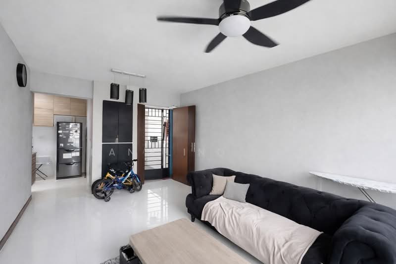 476A Upper Serangoon View, 476A Upper Serangoon View, 2 Bedrooms, 721 sqft, HDB Flat For Sale, by KangLing Beh, 500112195 - Living Room - PropertyGuru.com.sg