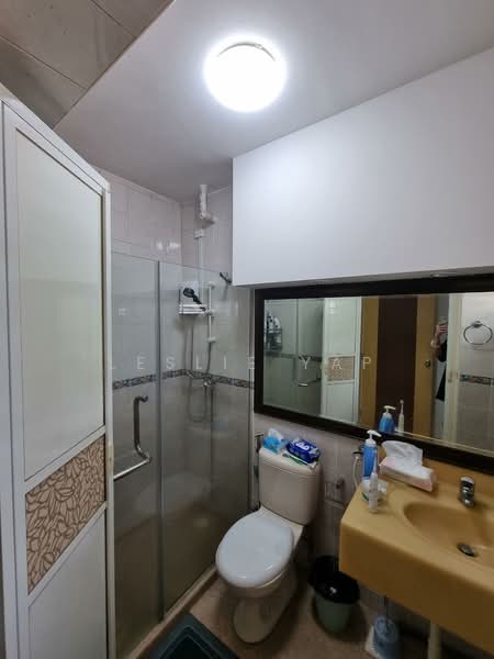 18 Dover Crescent, 18 Dover Crescent, 3 Bedrooms, 936 sqft, HDB Flat For Rent, by Leslie Yap, 500112200 - Bathroom - PropertyGuru.com.sg