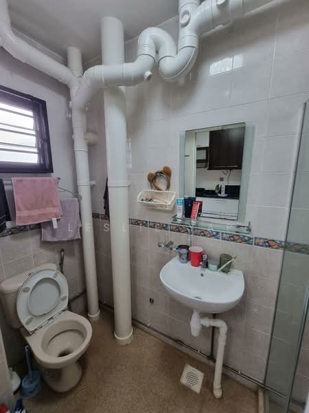 18 Dover Crescent, 18 Dover Crescent, 3 Bedrooms, 936 sqft, HDB Flat For Rent, by Leslie Yap, 500112200 - Bathroom - PropertyGuru.com.sg