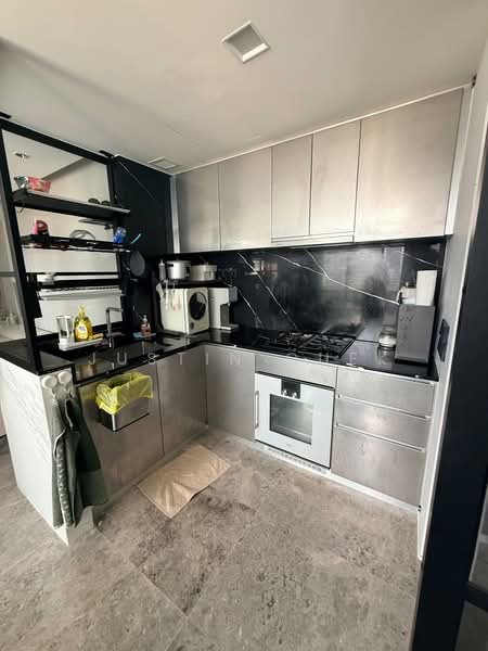 The Iveria, 2 Kim Yam Road, 3 Bedrooms, 904 sqft, Condominium For Sale, by Justin Quek, 500112202 - Kitchen - PropertyGuru.com.sg