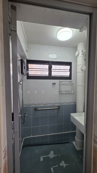 6 Holland Close, 6 Holland Close, 3 Bedrooms, 950 sqft, HDB Flat For Rent, by Sara Ong, 500112204 - Bathroom - PropertyGuru.com.sg