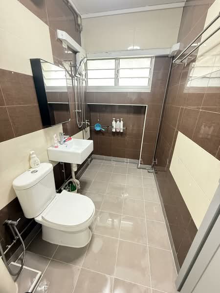 706 Pasir Ris Drive 10, 706 Pasir Ris Drive 10, 4 Bedrooms, 1,367 sqft, HDB Flat For Rent, by Agent Shahid, 500112244 - Master Bathroom - PropertyGuru.com.sg