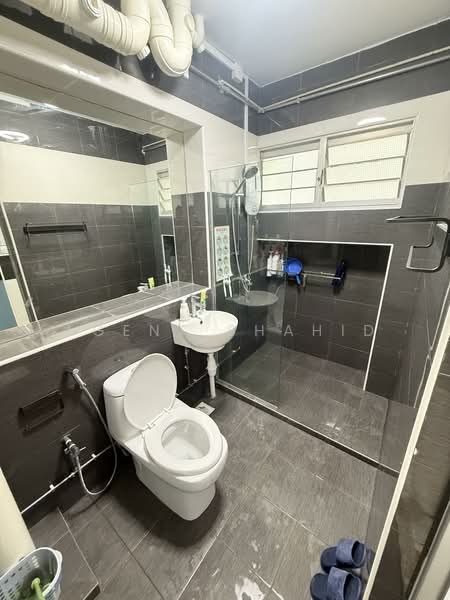 706 Pasir Ris Drive 10, 706 Pasir Ris Drive 10, 4 Bedrooms, 1,367 sqft, HDB Flat For Rent, by Agent Shahid, 500112244 - Bathroom - PropertyGuru.com.sg