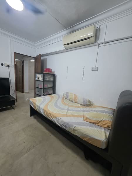 212 Ang Mo Kio Avenue 3, 212 Ang Mo Kio Avenue 3, 2 Bedrooms, 721 sqft, HDB Flat For Rent, by Santhi Yogesparan, 500112254 - Bedroom - PropertyGuru.com.sg