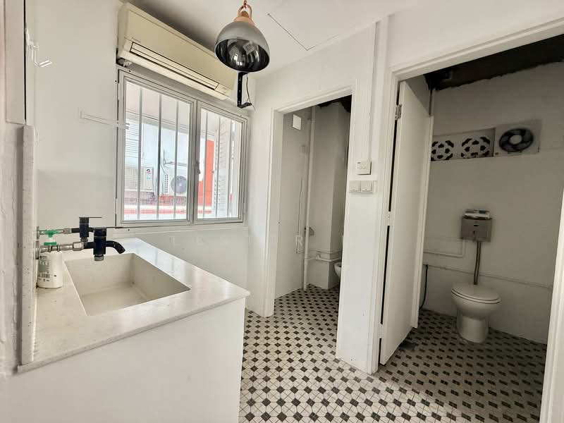 Prinsep Place, 76 Prinsep Street, 103 sqft, Shop / Shophouse For Rent, by Lester Er, 500112269 - Bathroom - CommercialGuru.com.sg