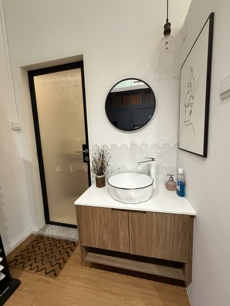 Crescent @ Kallang, 47 Kallang Pudding Road, 1,000 sqft, Light Industrial (B1) For Rent, by Alvin Tyh, 500112271 - Bathroom - CommercialGuru.com.sg
