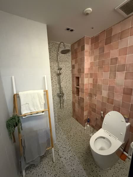 Crescent @ Kallang, 47 Kallang Pudding Road, 1,000 sqft, Light Industrial (B1) For Rent, by Alvin Tyh, 500112271 - Bathroom - CommercialGuru.com.sg