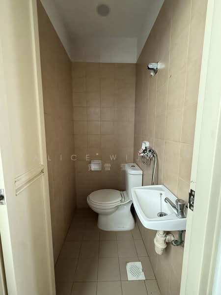 The Tessarina, 20 Wilby Road, 3 Bedrooms, 1,313 sqft, Condominium For Rent, by Alice Wijaya  黄雪莹, 500112336 - Bathroom - PropertyGuru.com.sg