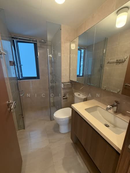 Kingsford Waterbay, Upper Serangoon View, 3 Bedrooms, 850 sqft, Condominium For Sale, by Nicole Fan, 500112341 - Bathroom - PropertyGuru.com.sg