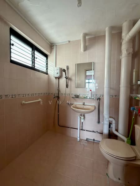 20 Bedok South Road, 20 Bedok South Road, 3 Bedrooms, 1,259 sqft, HDB Flat For Sale, by Evon Ng, 500112343 - Bathroom - PropertyGuru.com.sg
