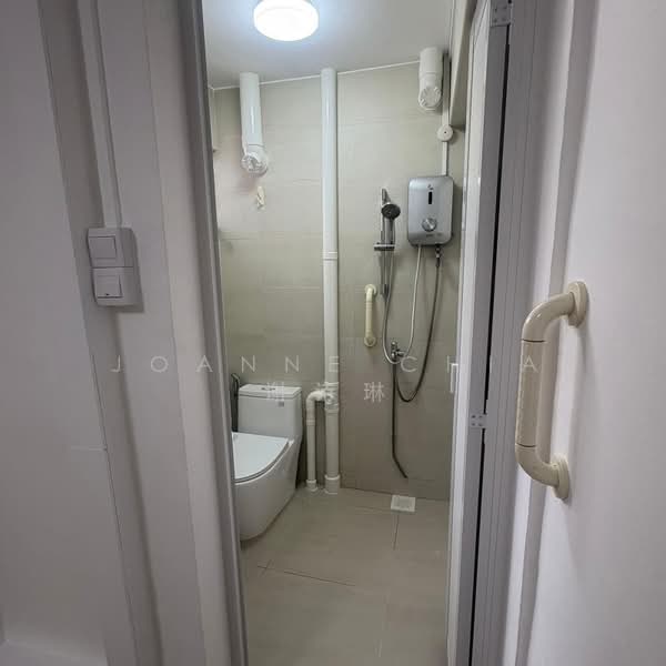308 Shunfu Road, 308 Shunfu Road, 2 Bedrooms, 721 sqft, HDB Flat For Rent, by Joanne Chia 谢诗琳, 500112358 - Bathroom - PropertyGuru.com.sg