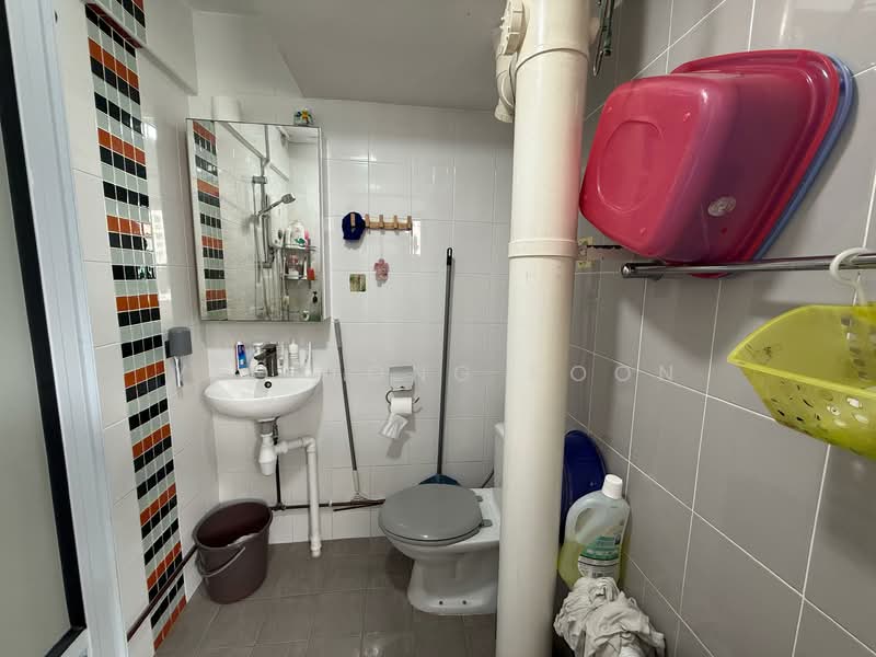 139 Bedok North Avenue 3, 139 Bedok North Avenue 3, 3 Bedrooms, 1,259 sqft, HDB Flat For Sale, by Yeo Tong Boon, 500112385 - Bathroom - PropertyGuru.com.sg