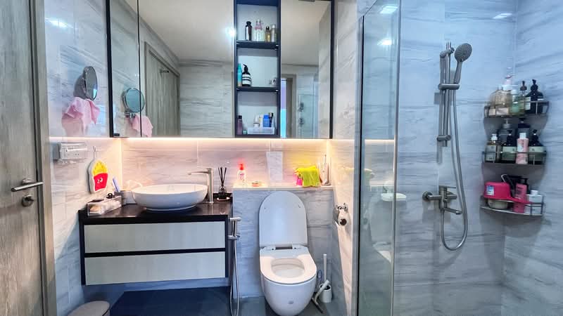 The Alps Residences, 113 Tampines Street 86, 2 Bedrooms, 689 sqft, Condominium For Sale, by Allan Soh, 500112395 - Bathroom (Jack & Jill) - PropertyGuru.com.sg