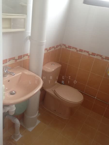 512 Ang Mo Kio Avenue 8, 512 Ang Mo Kio Avenue 8, 2 Bedrooms, 721 sqft, HDB Flat For Rent, by Christ Lestario, 500112408 - Bathroom - PropertyGuru.com.sg