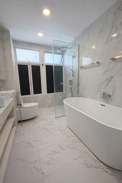 Pavilion Park, Pavilion Circle, 7 Bedrooms, 3,305 sqft, Terraced House For Sale, by Candy ZiQi 紫绮, 500112414 - Bathroom - PropertyGuru.com.sg