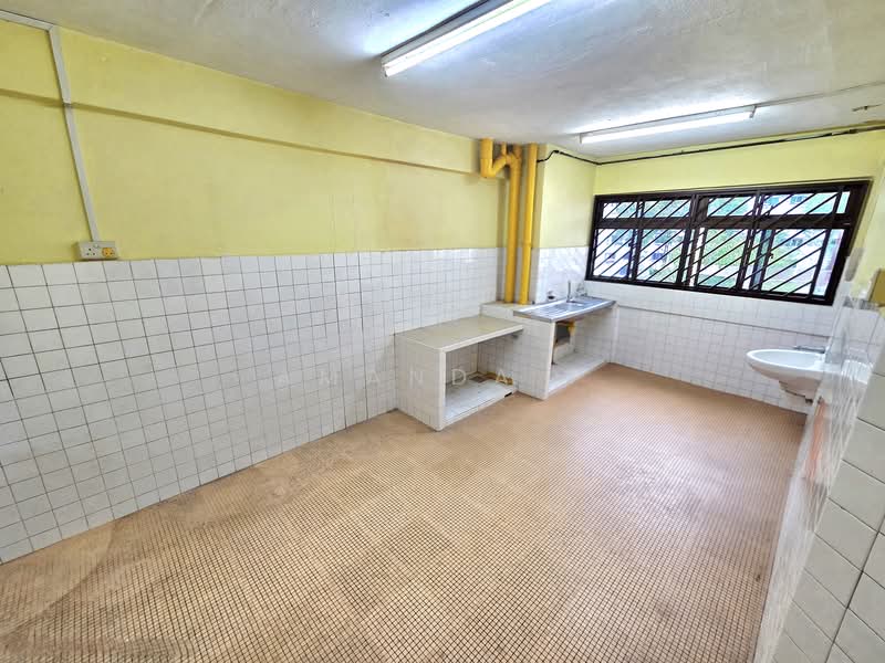 110 Hougang Avenue 1, 110 Hougang Avenue 1, 2 Bedrooms, 753 sqft, HDB Flat For Sale, by Amanda P, 500112449 - Kitchen - PropertyGuru.com.sg