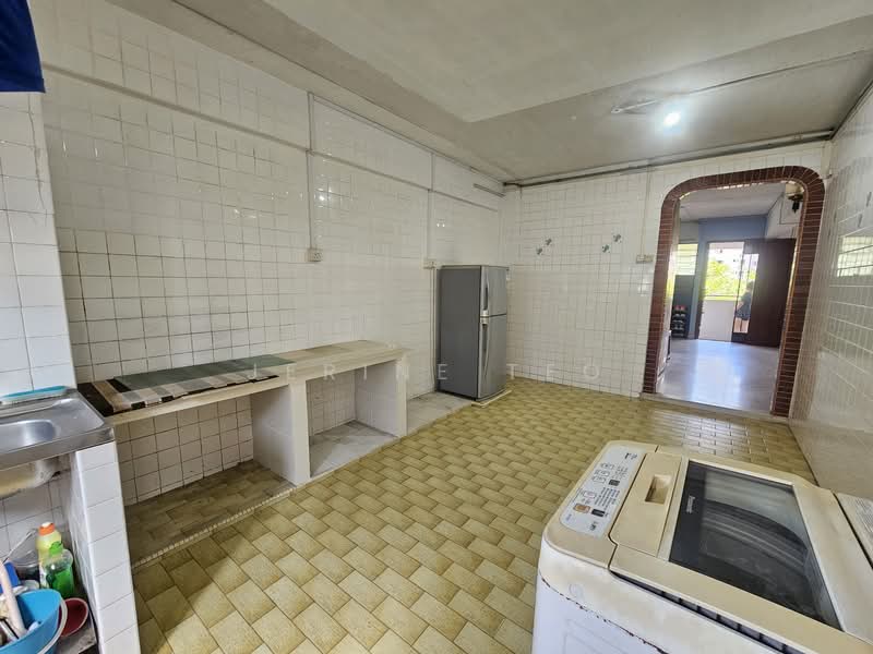 423 Bedok North Avenue 1, 423 Bedok North Avenue 1, 2 Bedrooms, 882 sqft, HDB Flat For Sale, by Jerine Teo, 500112484 - Kitchen - PropertyGuru.com.sg