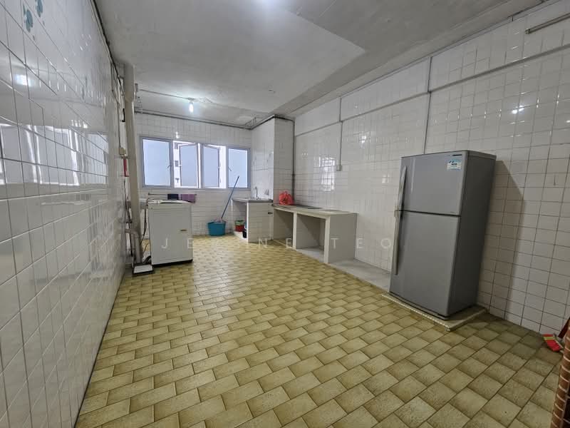 423 Bedok North Avenue 1, 423 Bedok North Avenue 1, 2 Bedrooms, 882 sqft, HDB Flat For Sale, by Jerine Teo, 500112484 - Kitchen - PropertyGuru.com.sg