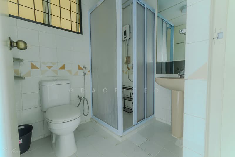 Bullion Park, 160 Lentor Loop, 2 Bedrooms, 807 sqft, Condominium For Sale, by Grace Teo, 500112486 - Bathroom - PropertyGuru.com.sg