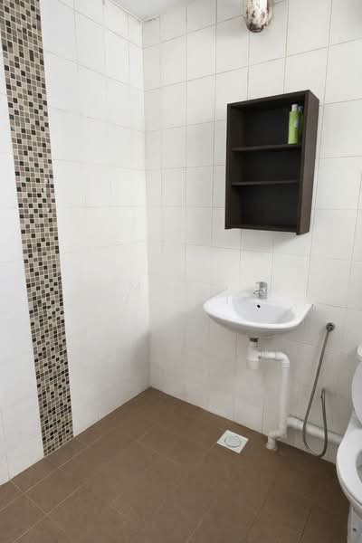 151 Woodlands Street 13, 151 Woodlands Street 13, 3 Bedrooms, 1,109 sqft, HDB Flat For Sale, by Musa Hussain, 500112502 - Bathroom - PropertyGuru.com.sg