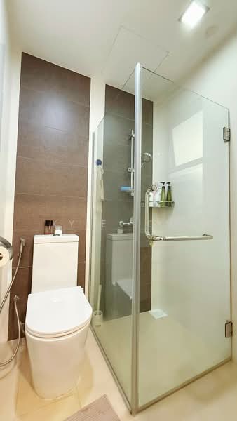 Westville, Westwood Avenue, 5 Bedrooms, 2,500 sqft, Terraced House For Sale, by Kyle Low, 500112511 - Bathroom - PropertyGuru.com.sg