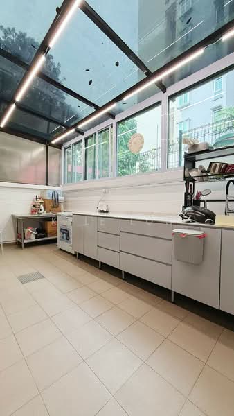 Westville, Westwood Avenue, 5 Bedrooms, 2,500 sqft, Terraced House For Sale, by Kyle Low, 500112511 - Kitchen - PropertyGuru.com.sg