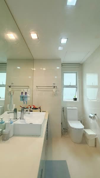 Westville, Westwood Avenue, 5 Bedrooms, 2,500 sqft, Terraced House For Sale, by Kyle Low, 500112511 - Bathroom - PropertyGuru.com.sg