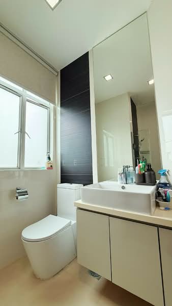 Westville, Westwood Avenue, 5 Bedrooms, 2,500 sqft, Terraced House For Sale, by Kyle Low, 500112511 - Bathroom - PropertyGuru.com.sg