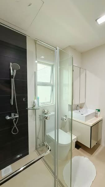 Westville, Westwood Avenue, 5 Bedrooms, 2,500 sqft, Terraced House For Sale, by Kyle Low, 500112511 - Bathroom - PropertyGuru.com.sg