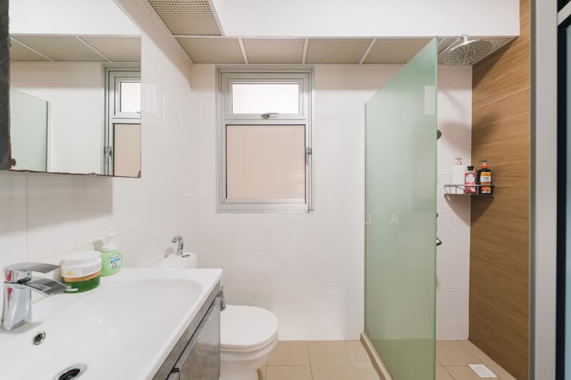 876C Tampines Avenue 8, 876C Tampines Avenue 8, 3 Bedrooms, 1,001 sqft, HDB Flat For Sale, by Karen Chua, 500112516 - Bathroom - PropertyGuru.com.sg