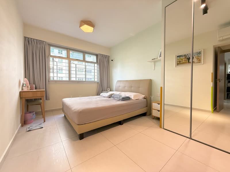 461C Bukit Batok West Avenue 8, 461C Bukit Batok West Avenue 8, 3 Bedrooms, 1,227 sqft, HDB Flat For Sale, by Jerry Tay, 500112523 - Master Bedroom - PropertyGuru.com.sg