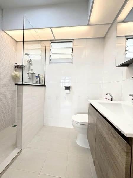 461C Bukit Batok West Avenue 8, 461C Bukit Batok West Avenue 8, 3 Bedrooms, 1,227 sqft, HDB Flat For Sale, by Jerry Tay, 500112523 - Master Bathroom - PropertyGuru.com.sg