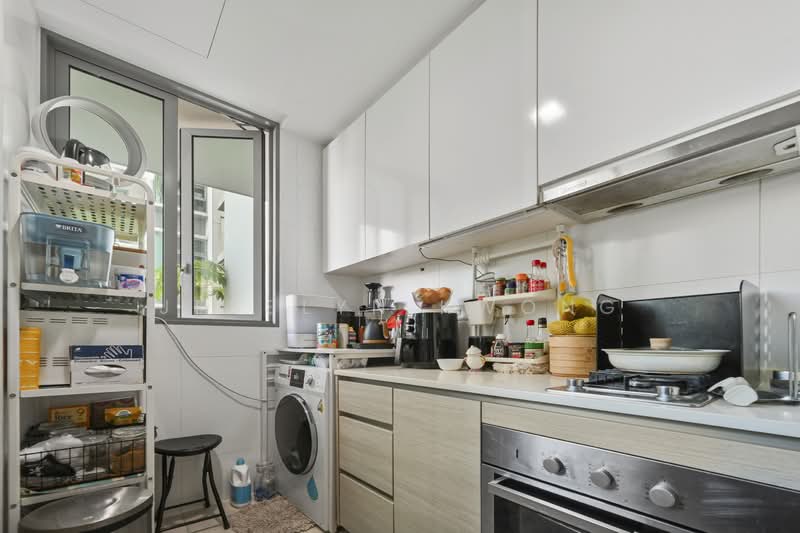 Hundred Trees, 85 West Coast Drive, 2 Bedrooms, 786 sqft, Condominium For Sale, by Jesslyn Kwong, 500112524 - Kitchen - PropertyGuru.com.sg