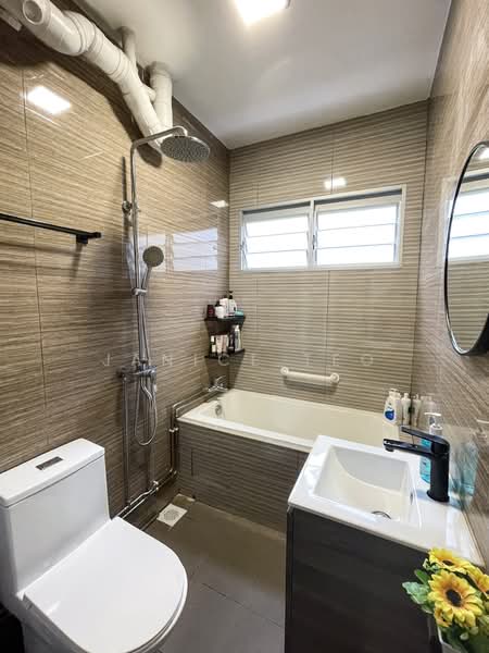 321 Yishun Central, 321 Yishun Central, 3 Bedrooms, 1,162 sqft, HDB Flat For Sale, by Janice Teo, 500112526 - Bathroom - PropertyGuru.com.sg