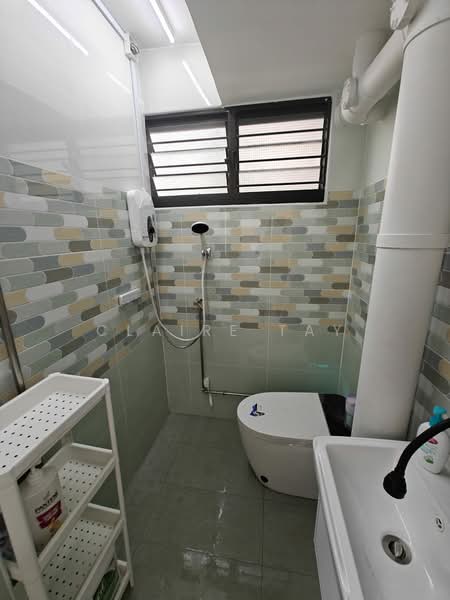 714 Clementi West Street 2, 714 Clementi West Street 2, Room Rental, 100 sqft, HDB Flat For Rent, by Claire Tay, 500112529 - Bathroom - PropertyGuru.com.sg