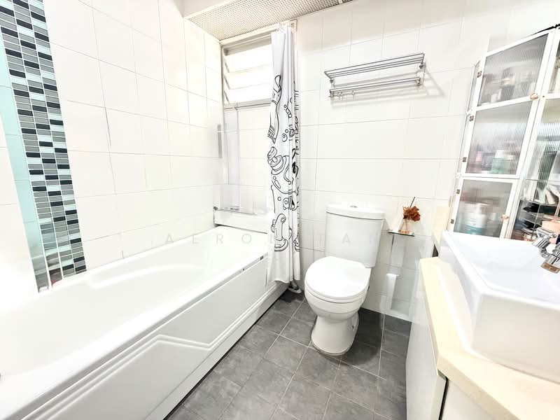 613A Punggol Drive, 613A Punggol Drive, 3 Bedrooms, 1,001 sqft, HDB Flat For Sale, by Aeron Tan, 500112531 - Master Bath_ With BathTub - PropertyGuru.com.sg