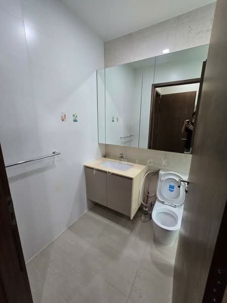 Hundred Trees, 81 West Coast Drive, 3 Bedrooms, 1,227 sqft, Condominium For Rent, by Frederick Foo, 500112533 - Bathroom - PropertyGuru.com.sg
