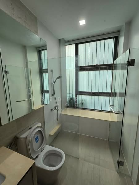 Hundred Trees, 81 West Coast Drive, 3 Bedrooms, 1,227 sqft, Condominium For Rent, by Frederick Foo, 500112533 - Bathroom - PropertyGuru.com.sg