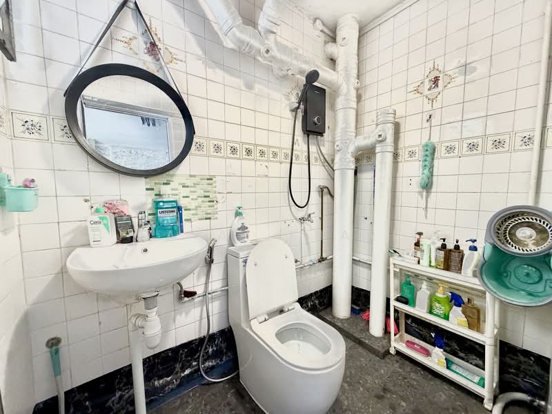 776 Yishun Avenue 2, 776 Yishun Avenue 2, 3 Bedrooms, 1,292 sqft, HDB Flat For Sale, by Hidayat Shariff, 500112537 - Bathroom - PropertyGuru.com.sg