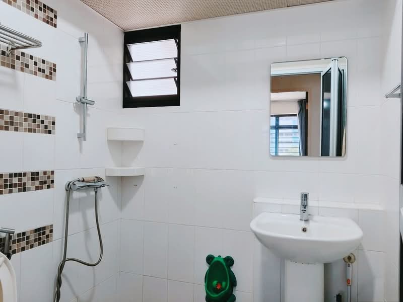 547A Segar Road, 547A Segar Road, 3 Bedrooms, 990 sqft, HDB Flat For Sale, by Stephen Li, 500112538 - Bathroom - PropertyGuru.com.sg