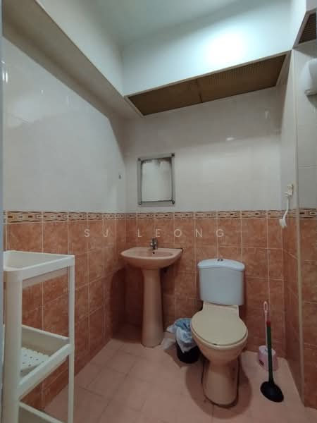 462 Clementi Avenue 3, 462 Clementi Avenue 3, 4 Bedrooms, 969 sqft, HDB Flat For Rent, by SJ Leong, 500112542 - Bathroom - PropertyGuru.com.sg