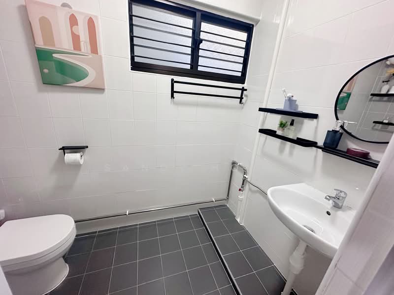 446 Jurong West Street 42, 446 Jurong West Street 42, 3 Bedrooms, 1,108 sqft, HDB Flat For Sale, by Sandy Hong, 500112545 - Bathroom - PropertyGuru.com.sg