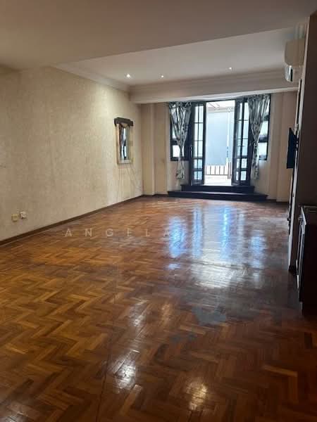 Reservoir Villas, Jalan Rimau, 8 Bedrooms, 5,200 sqft, Terraced House For Sale, by Angela Tay, 500112590 - Living Room - PropertyGuru.com.sg