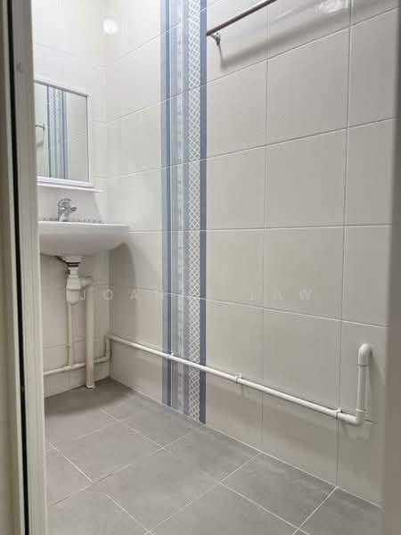 528 Bukit Batok Street 51, 528 Bukit Batok Street 51, 2 Bedrooms, 646 sqft, HDB Flat For Rent, by Joanne Law, 500112593 - Bathroom - PropertyGuru.com.sg