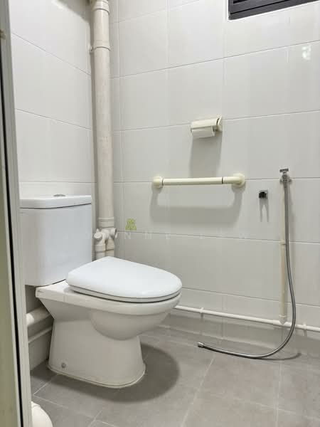 528 Bukit Batok Street 51, 528 Bukit Batok Street 51, 2 Bedrooms, 646 sqft, HDB Flat For Rent, by Joanne Law, 500112593 - Bathroom - PropertyGuru.com.sg